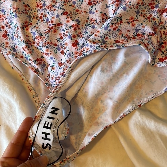 shein one piece - Picture 4 of 6